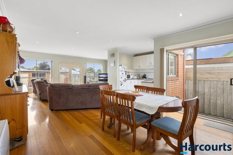 Photo - 2/615A Skipton Street, Redan VIC 3350 - Image 4