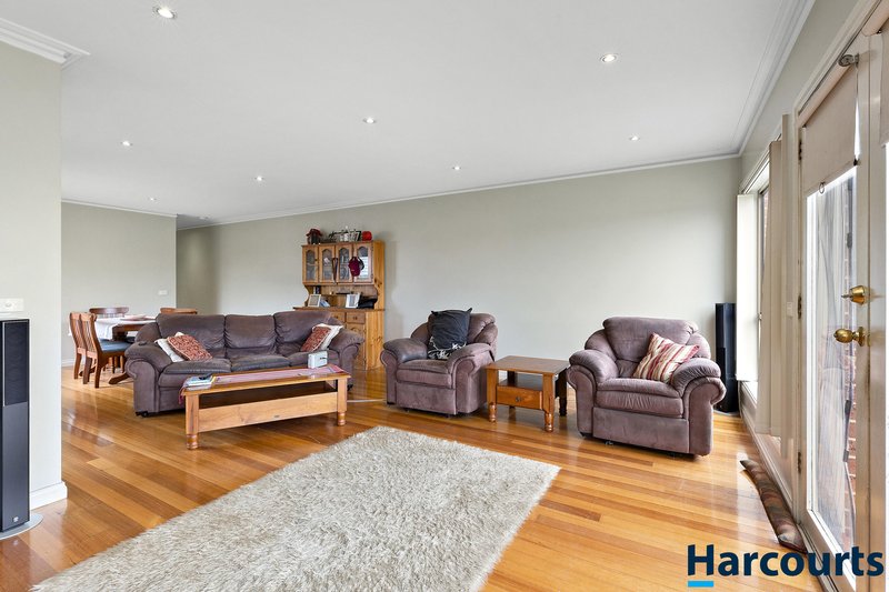 Photo - 2/615A Skipton Street, Redan VIC 3350 - Image 5