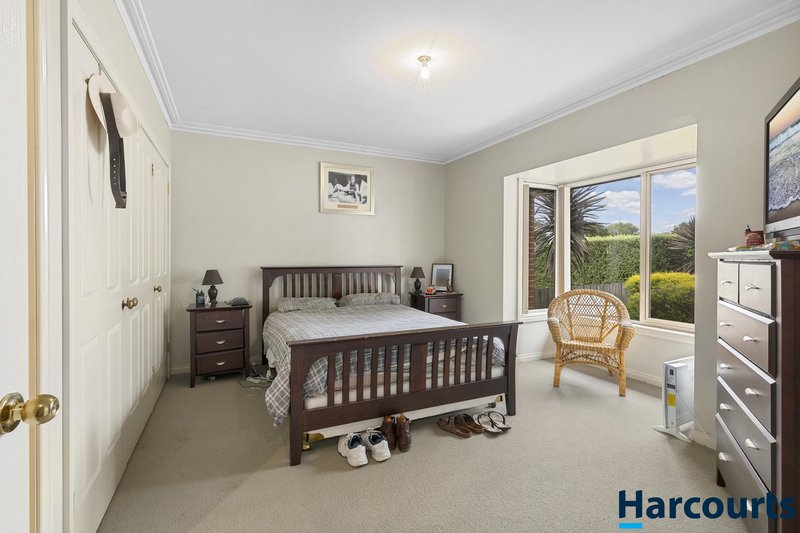 Photo - 2/615A Skipton Street, Redan VIC 3350 - Image 7