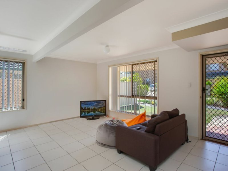 Photo - 26/2-10 Weedons Rd , Nerang QLD 4211 - Image 6