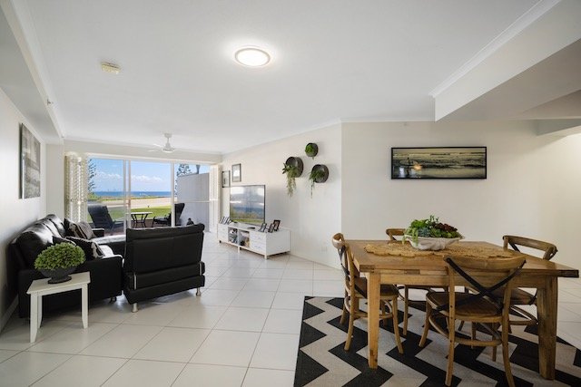 Photo - 2/62-68 Marine Parade, Coolangatta QLD 4225 - Image 2