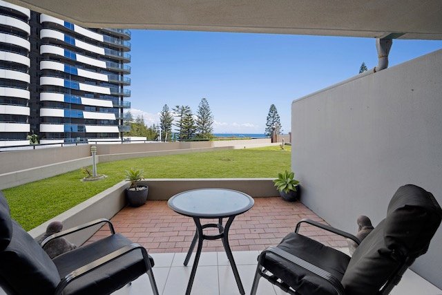 Photo - 2/62-68 Marine Parade, Coolangatta QLD 4225 - Image 7