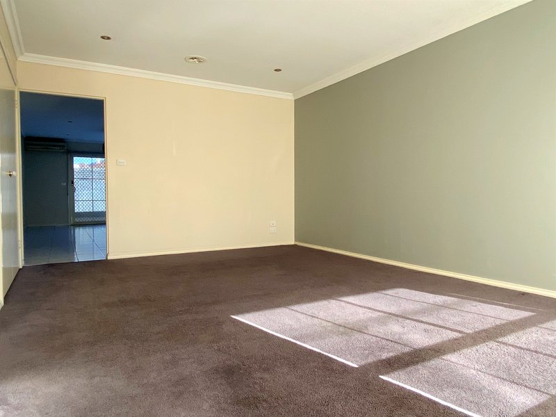 Photo - 2/62 Broadmeadows Rd , Tullamarine VIC 3043 - Image 2