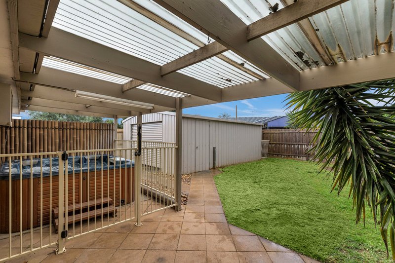 Photo - 262 Greaves Street North, Werribee VIC 3030 - Image 14