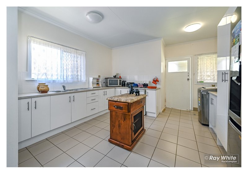 Photo - 262 Hook Street, Berserker QLD 4701 - Image 3