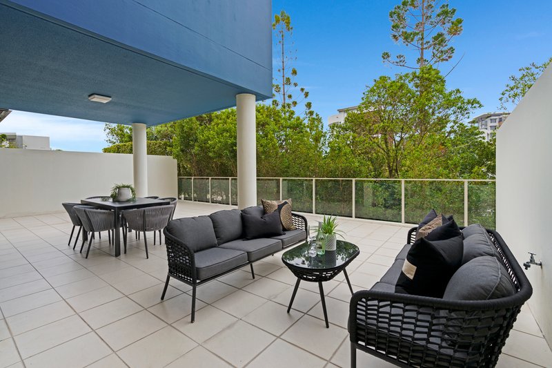 Photo - 2/62 Riverwalk Avenue, Robina QLD 4226 - Image 3