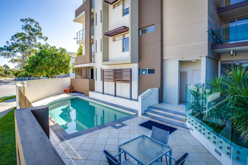 Photo - 2/62 Riverwalk Avenue, Robina QLD 4226 - Image 7