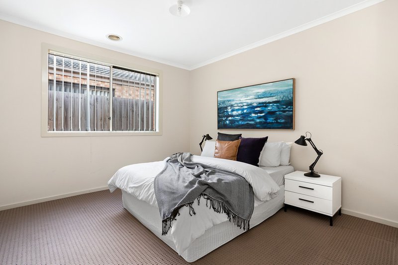 Photo - 262 The Lakes Boulevard, South Morang VIC 3752 - Image 7