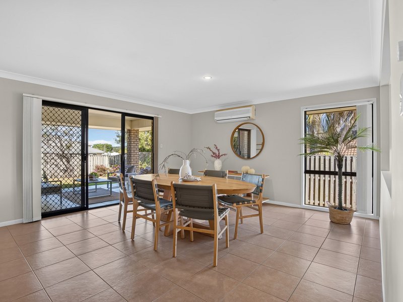Photo - 262 Universal Street, Oxenford QLD 4210 - Image 3
