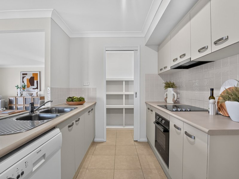 Photo - 262 Universal Street, Oxenford QLD 4210 - Image 5