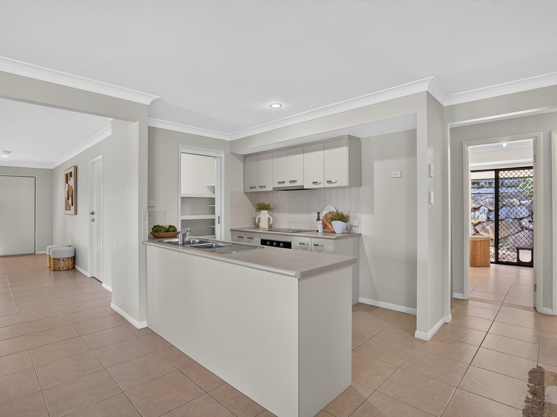 Photo - 262 Universal Street, Oxenford QLD 4210 - Image 9