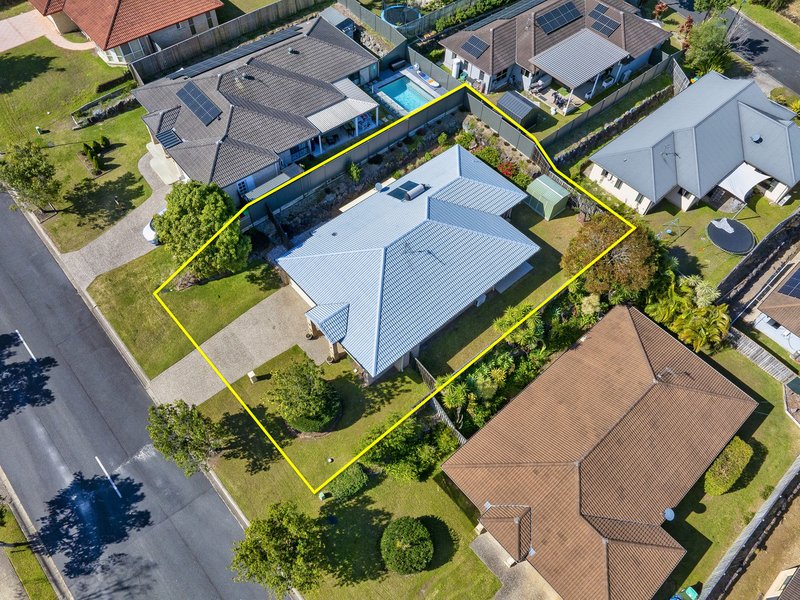 Photo - 262 Universal Street, Oxenford QLD 4210 - Image 11