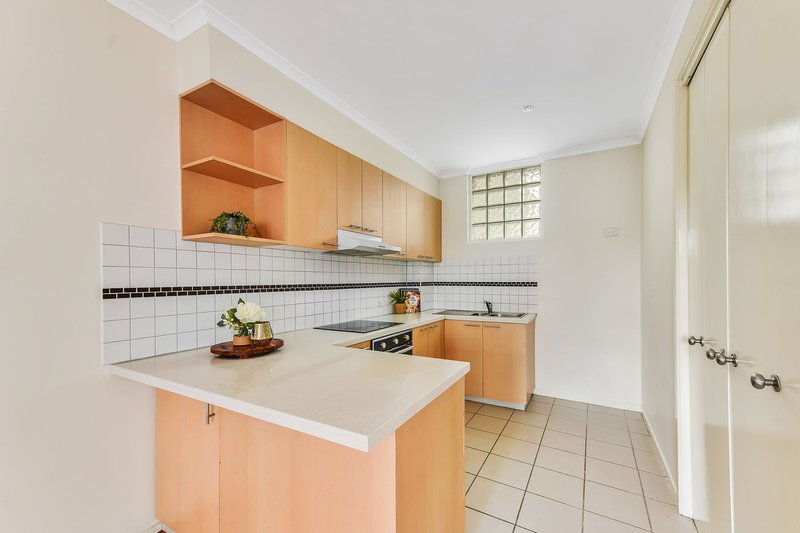 Photo - 26/3 Rusden Place, Notting Hill VIC 3168 - Image 3
