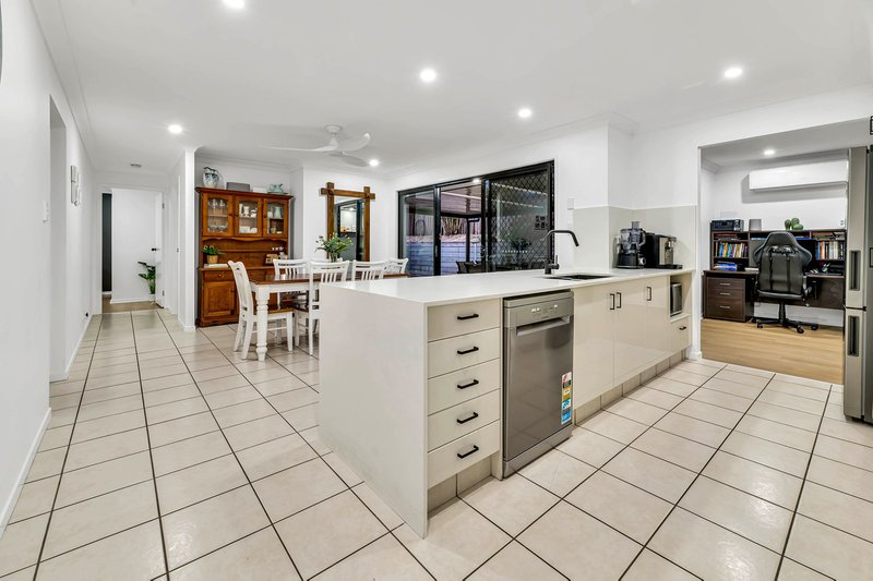 Photo - 263 Universal Street, Oxenford QLD 4210 - Image 6