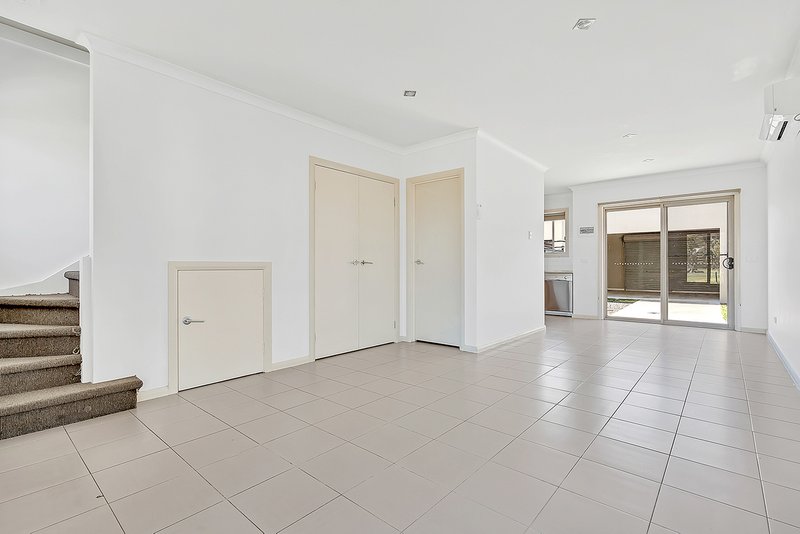 Photo - 26/335 Grand Boulevard, Craigieburn VIC 3064 - Image 3