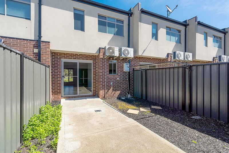 Photo - 26/335 Grand Boulevard, Craigieburn VIC 3064 - Image 7