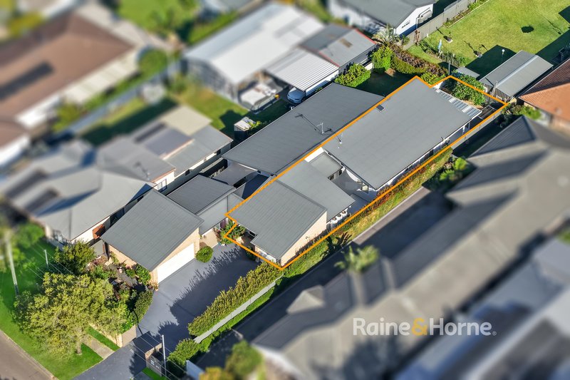 Photo - 2/64 Gallipoli Avenue, Blackwall NSW 2256 - Image 1