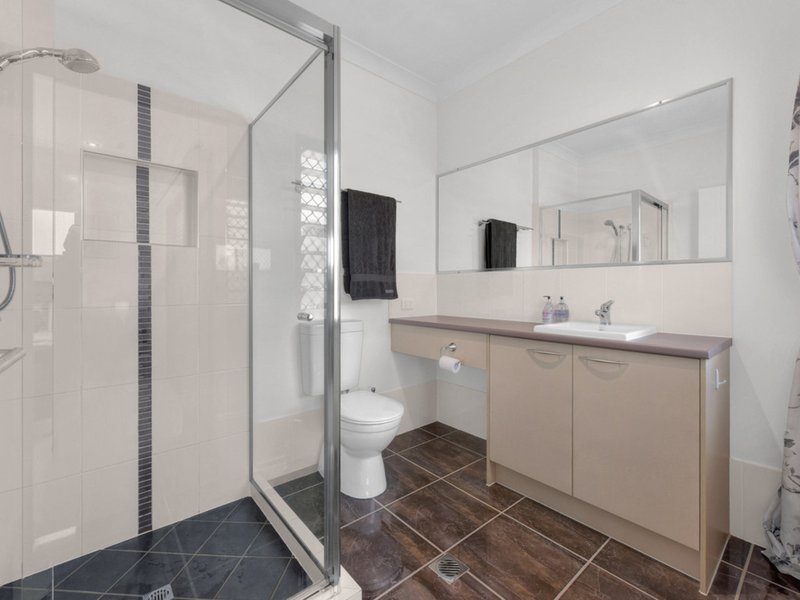 Photo - 2/64 Georgina Street, Woody Point QLD 4019 - Image 9