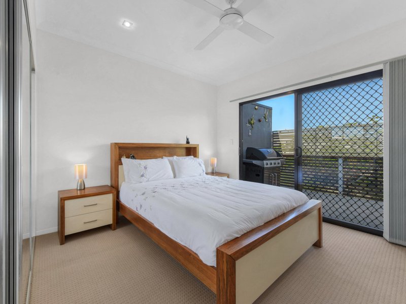 Photo - 2/64 Georgina Street, Woody Point QLD 4019 - Image 11