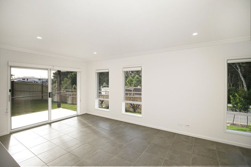 Photo - 2/65 Aspire Parade, Griffin QLD 4503 - Image 3