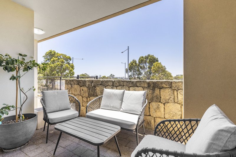 Photo - 2/65 Lakeside Drive, Joondalup WA 6027 - Image 4