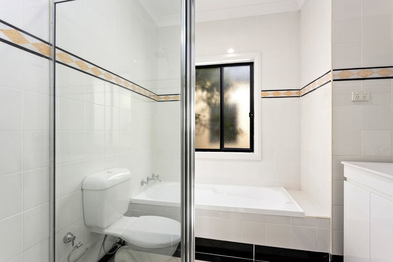 Photo - 2/65 Outlook Drive, Figtree NSW 2525 - Image 6