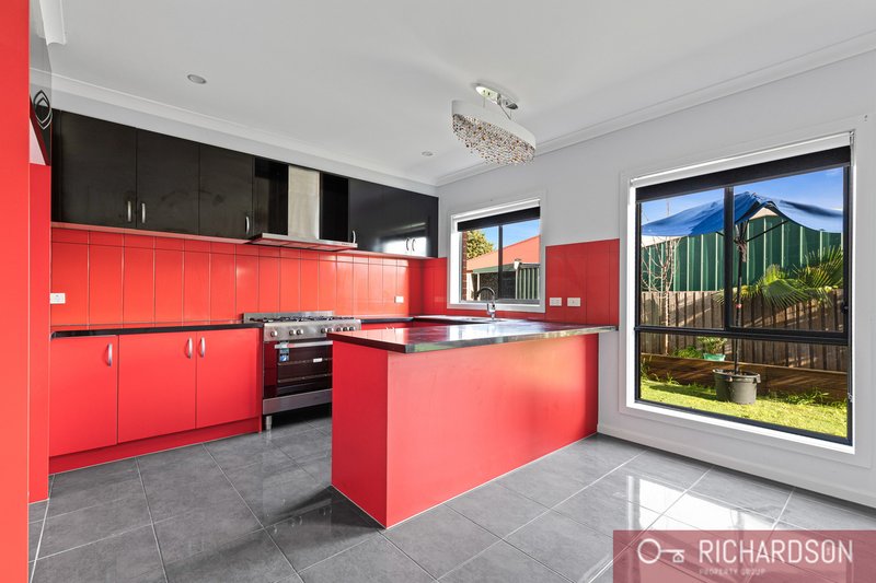 Photo - 2/65 Rowes Road, Werribee VIC 3030 - Image 3