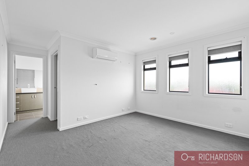 Photo - 2/65 Rowes Road, Werribee VIC 3030 - Image 4