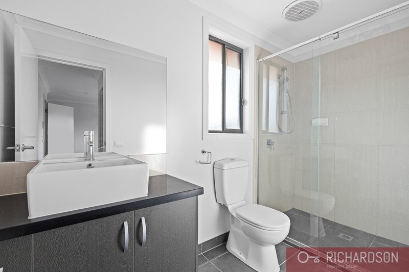 Photo - 2/65 Rowes Road, Werribee VIC 3030 - Image 6