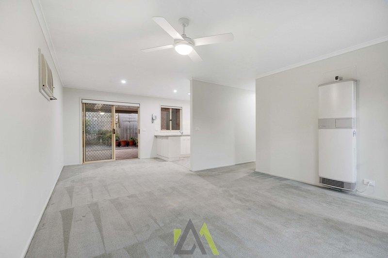 Photo - 2/65 Taketa Crescent, Frankston VIC 3199 - Image 5