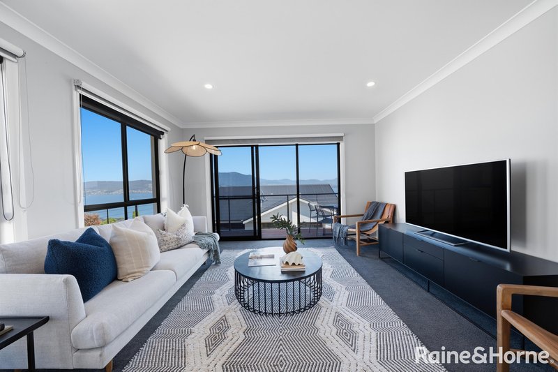 Photo - 2/654 Oceana Drive, Tranmere TAS 7018 - Image 6