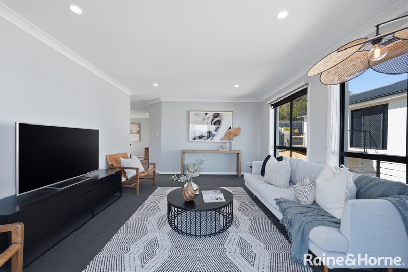 Photo - 2/654 Oceana Drive, Tranmere TAS 7018 - Image 9