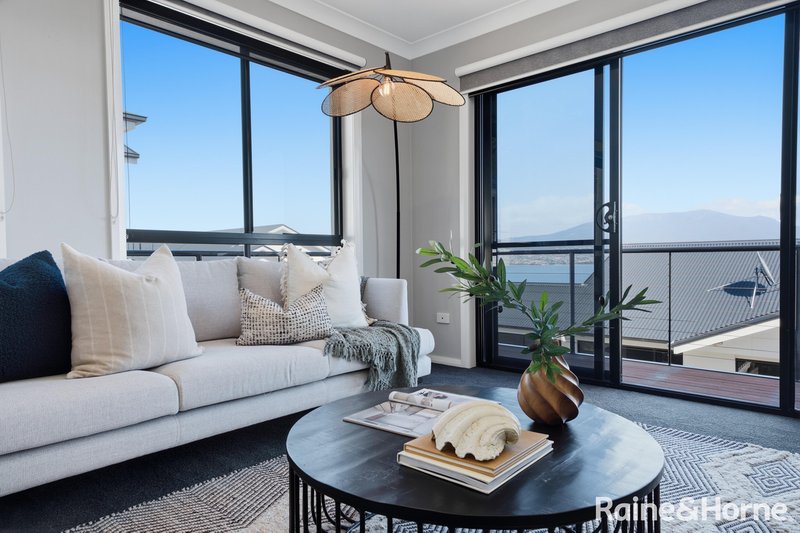 Photo - 2/654 Oceana Drive, Tranmere TAS 7018 - Image 10