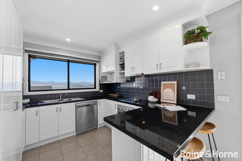 Photo - 2/654 Oceana Drive, Tranmere TAS 7018 - Image 11