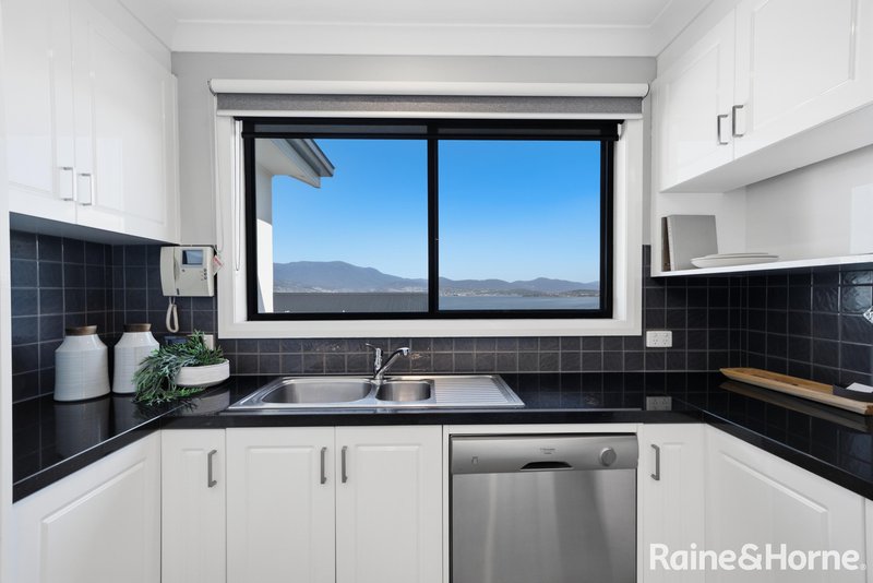 Photo - 2/654 Oceana Drive, Tranmere TAS 7018 - Image 12