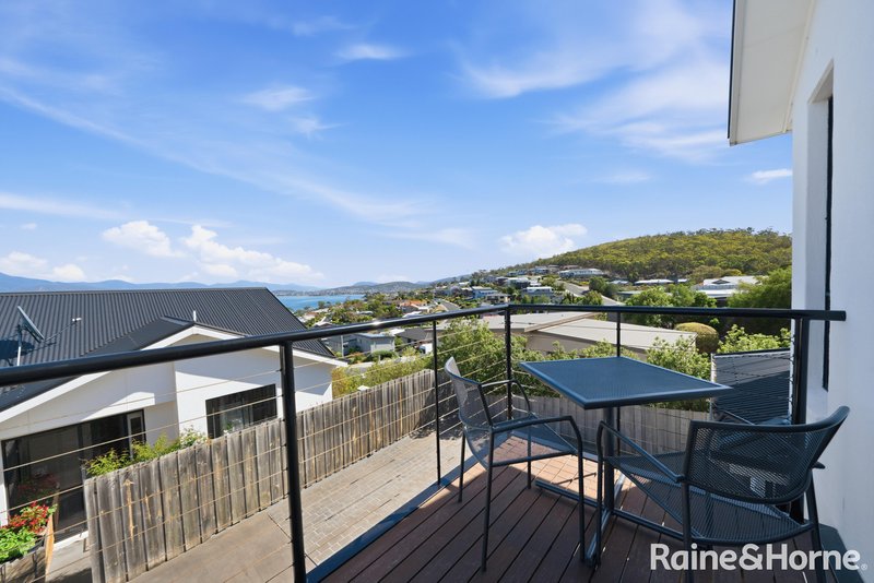 Photo - 2/654 Oceana Drive, Tranmere TAS 7018 - Image 18