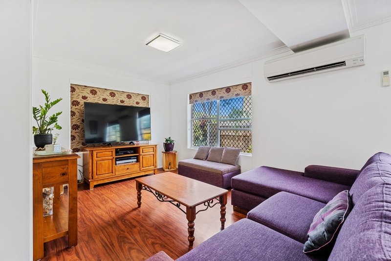 Photo - 266 Torquay Terrace, Torquay QLD 4655 - Image 3