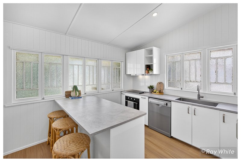 Photo - 266 William Street, The Range QLD 4700 - Image 10