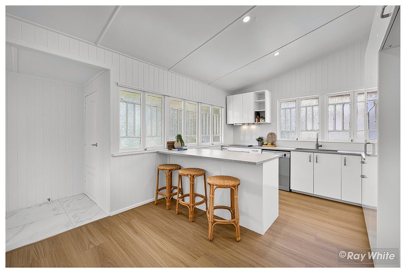 Photo - 266 William Street, The Range QLD 4700 - Image 11