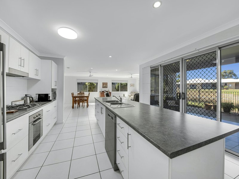 Photo - 2/67 Bauhinia Street, Boyne Island QLD 4680 - Image 5