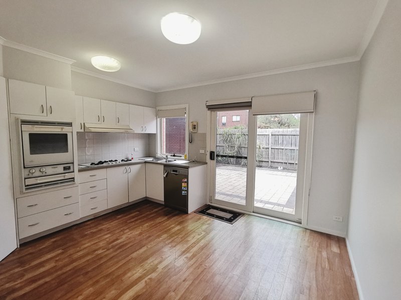 Photo - 2/67 Euston Road, Hughesdale VIC 3166 - Image 5