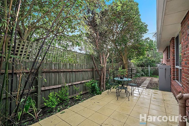 Photo - 2/67 Price Avenue, Mount Waverley VIC 3149 - Image 6