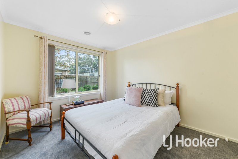 Photo - 2/67 Wakenshaw Crescent, Pakenham VIC 3810 - Image 11