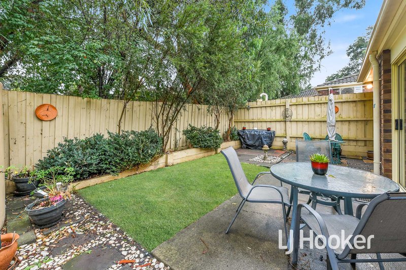 Photo - 2/67 Wakenshaw Crescent, Pakenham VIC 3810 - Image 12