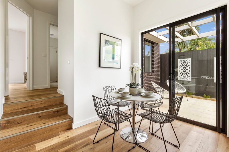 Photo - 2/677 Warrigal Road, Bentleigh East VIC 3165 - Image 4