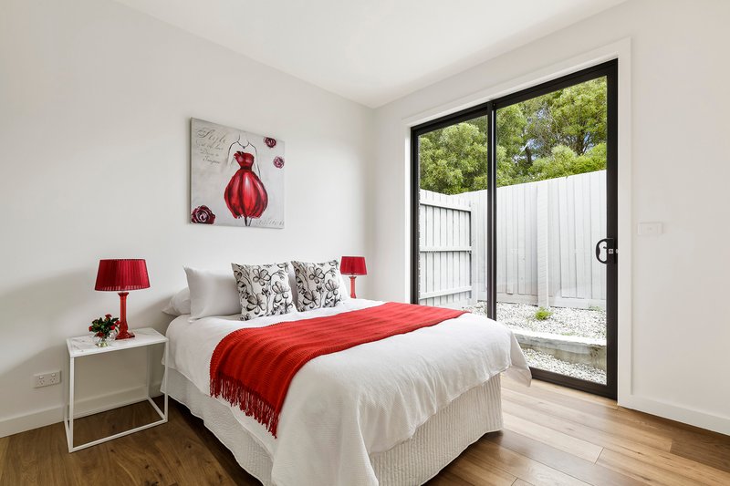Photo - 2/677 Warrigal Road, Bentleigh East VIC 3165 - Image 5