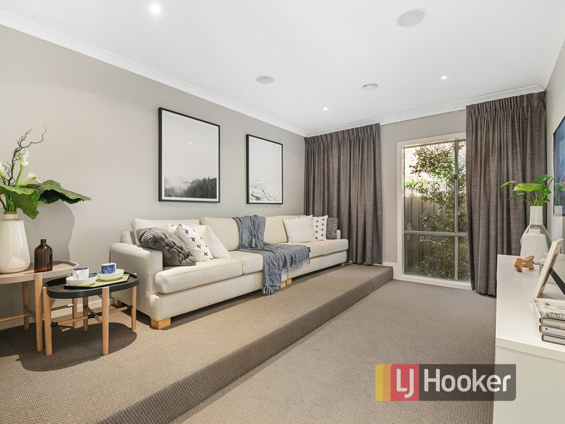 Photo - 268 Alisma Boulevard, Cranbourne North VIC 3977 - Image 2