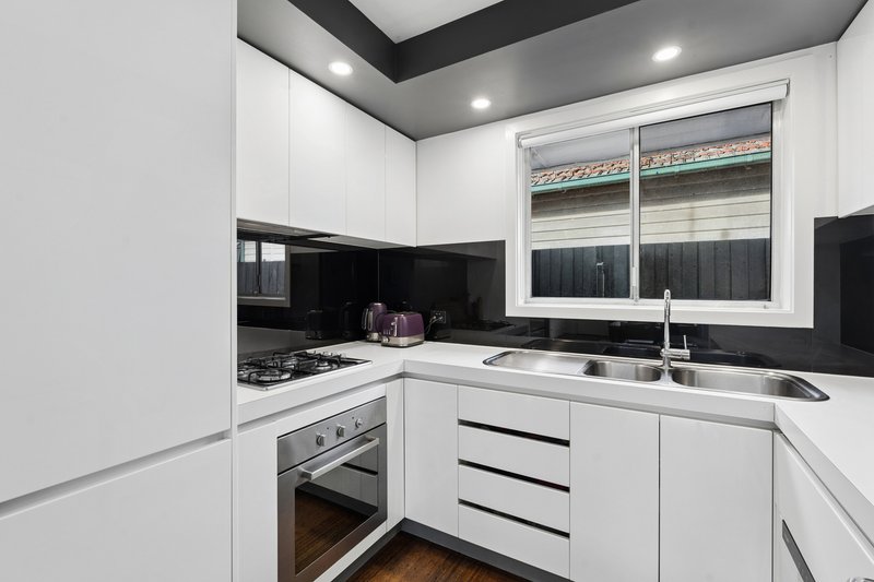 Photo - 2/68 Howard Street, Reservoir VIC 3073 - Image 5