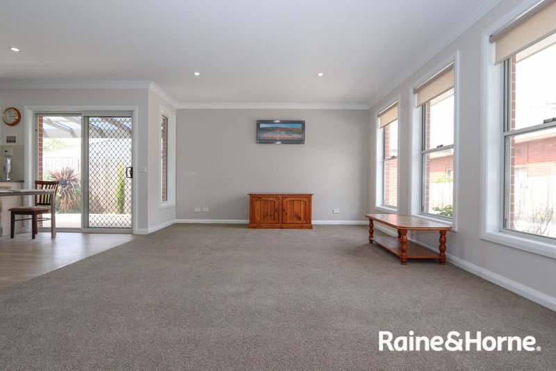 Photo - 2/68 Lambert Street, Bathurst NSW 2795 - Image 4