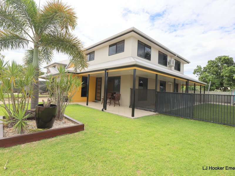 Photo - 2/68 Moody Street, Emerald QLD 4720 - Image 2